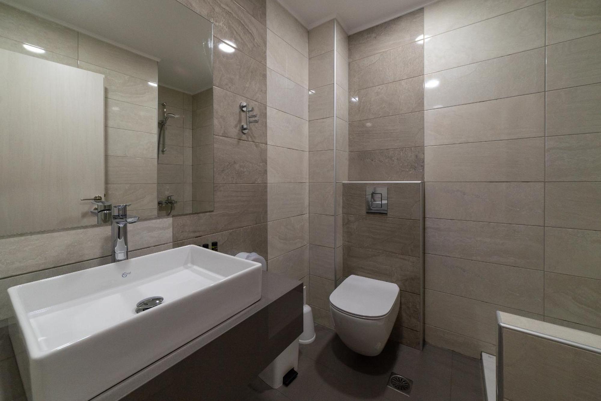 Mistrali Suites & Apartments Каливес Стая снимка