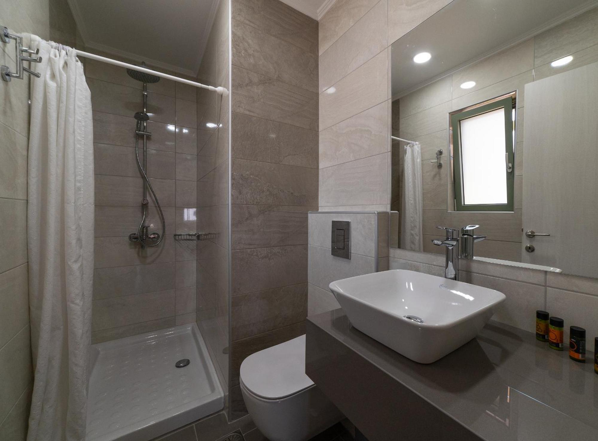Mistrali Suites & Apartments Каливес Стая снимка