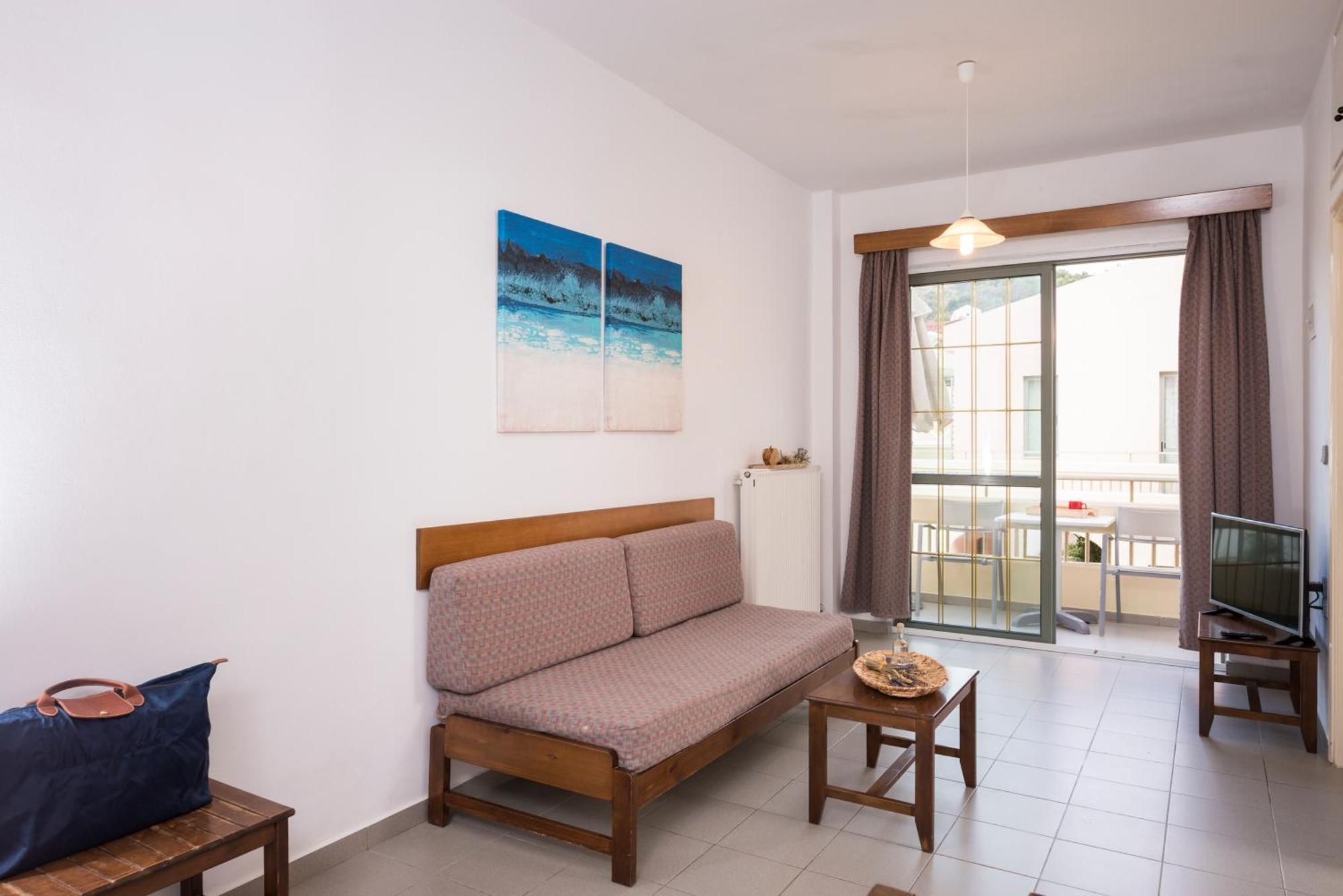Mistrali Suites & Apartments Каливес Екстериор снимка